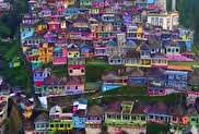 تصاویری از زیباترین شهر پلکانی و رنگارنگ جهان