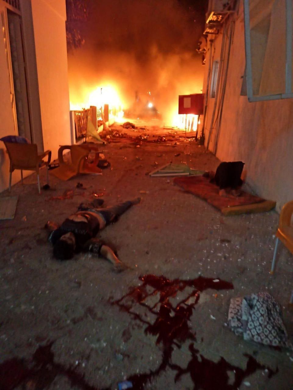 لحظه اصابت موشک به بیمارستانی در نوار غزه