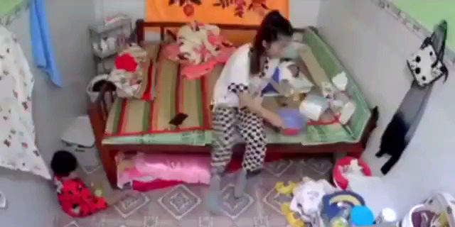 ویدئویی متفاوت از دلداری دادن پسر سه ساله به مادرش