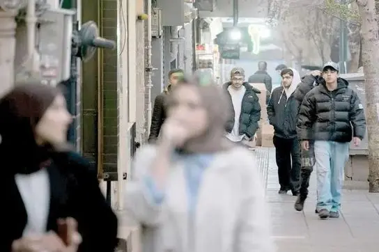 و اما بیکاری گسترده مثل یک سونامی قربانی می‌گیرد