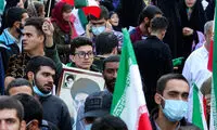 شکار یک لحظه خاص در راهپیمایی 13 آبانِ تهران