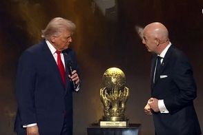 جمله خاص میثاقی پس از نمایش تصویر ترامپ روی آنتن زنده