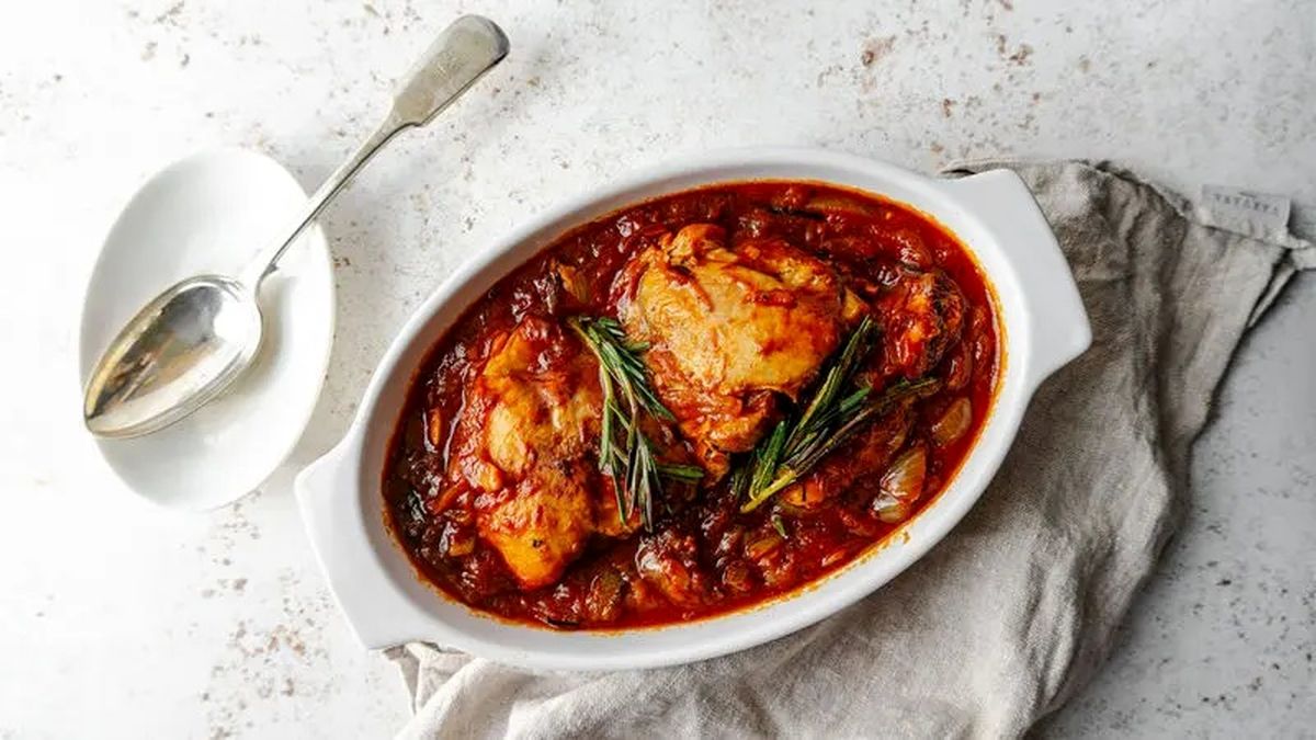   طرز تهیه خورش مرغ و گوجه؛ یک غذای فوری 