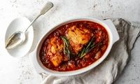 طرز تهیه خورش مرغ و گوجه؛ یک غذای فوری