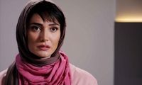 ژست نگاه به افقِ «مینا وحید» در کافه‌ای دنج و تاریک!