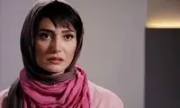 ژست نگاه به افقِ «مینا وحید» در کافه‌ای دنج و تاریک!