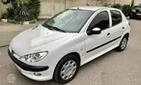 ببینید: دیوانه بازی یک راننده ۲۰۶ وسط اتوبان