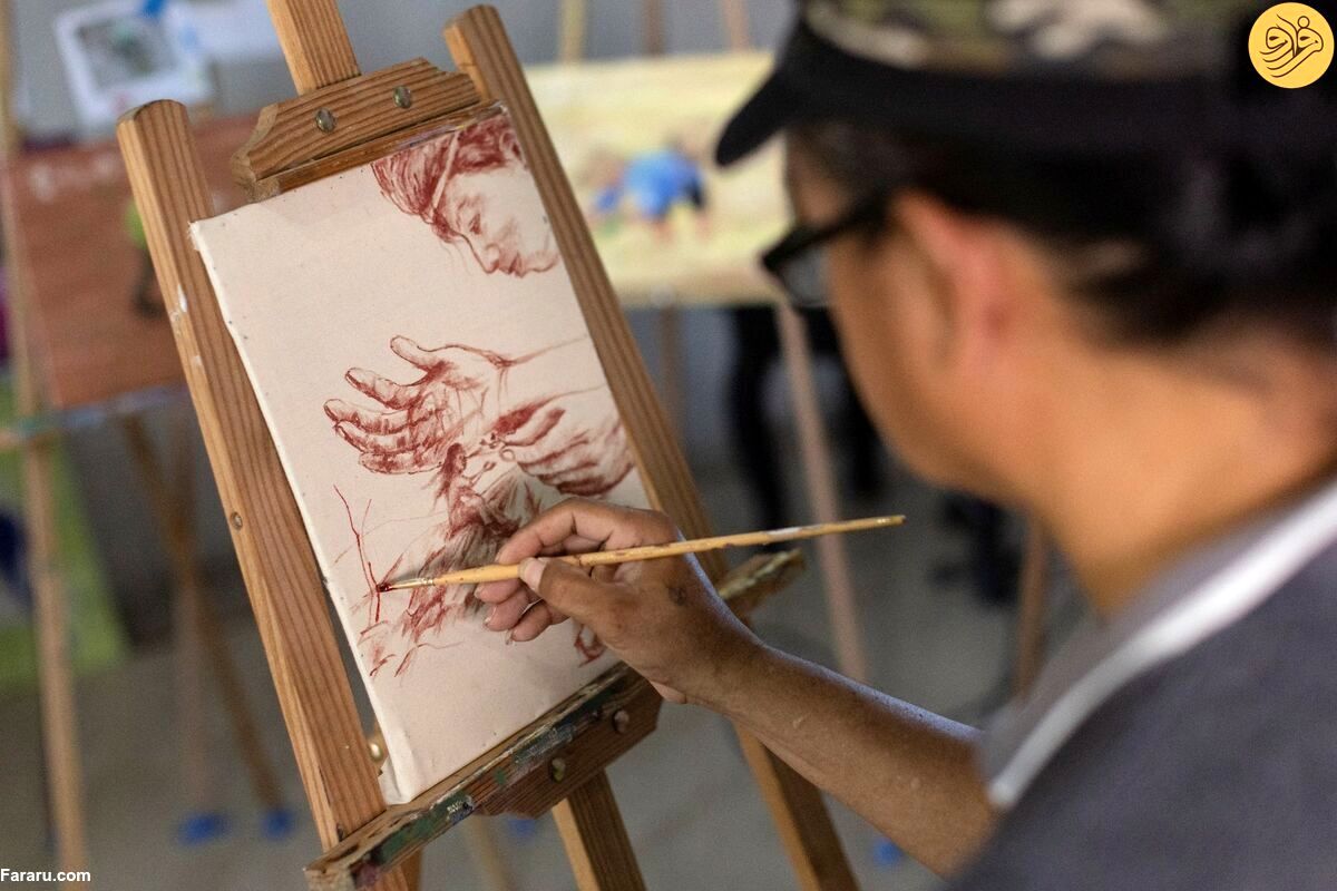 هنرمندی که با خون خود نقاشی می‌کشد!