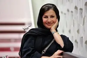 انتقاد از لباس لیلی رشیدی در مراسم اکبر عبدی