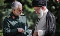 تصویری دیده نشده از سردار سلیمانی و رهبر انقلاب در حیاط بیت