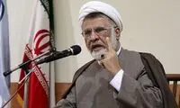 جوانی که به خیابان آمده، برای ترساندن شعار داده؟