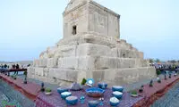تصاویری از چیدن سفره هفت‌‌سین در پاسارگاد 