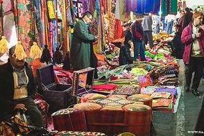 محتوای یک بنر در بازار تهران جلب توجه کرد