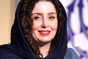 قاب مادر دختری ژاله صامتی در پشت صحنه یک تئاتر