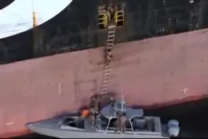 اولین تصاویر از توقیف کانتینربرها در تنگه هرمز