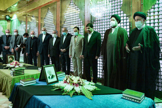رئیسی و اعضای دولت بر سر مزار هاشمی رفسنجانی