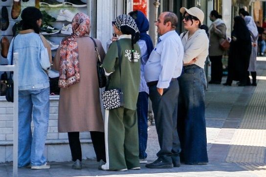 زندگی در ایران ادامه دارد...