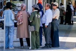 زندگی در ایران ادامه دارد...