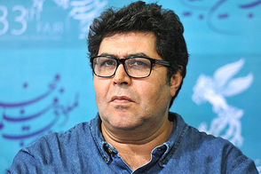 تصویر جالب از فرهاد اصلانی در کنار دو نوازنده خیابانی