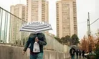 حرکت زیبای سرباز وظیفه در روز بارانی تهران