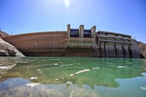 سد زاینده‌رود رسما به یک برکه آب تبدیل شد 