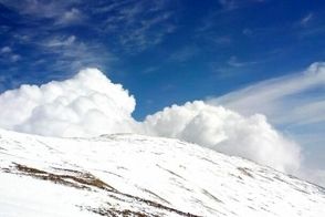 لحظه بارش برف در تهران، ١٧ خرداد ١۴٠۴