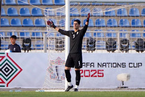 روزنامه هواداری استقلال، گلر پرسپولیس را مسخره کرد