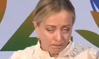 رفتار عجیب این زن ایتالیایی مشهور، همه را مبهوت کرد!