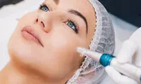 میکرونیدلینگ جای جوش و اسکار چگونه انجام می‌شود؟