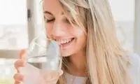 فواید شگفت‌انگیزِ خوردن آب قبل از غذا