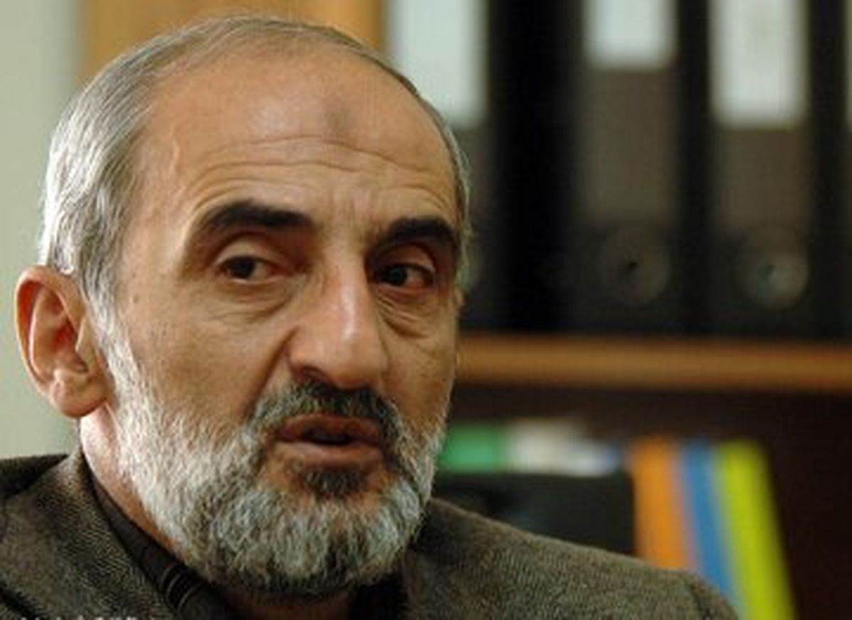 حسین شریعتمداری به عزل شهرام دبیری واکنش نشان داد