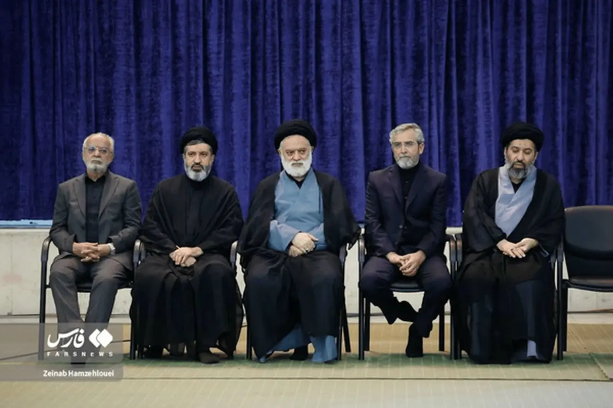 حضور سه فرزند رهبر شهید در مراسم بزرگداشت ایشان