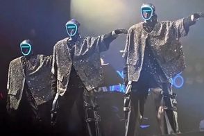 وقتی ربات‌ها جای رقصنده‌های کنسرت را گرفتند