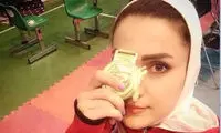 حرکات جذاب بانوی تکواندوکار در بازی با توپ!