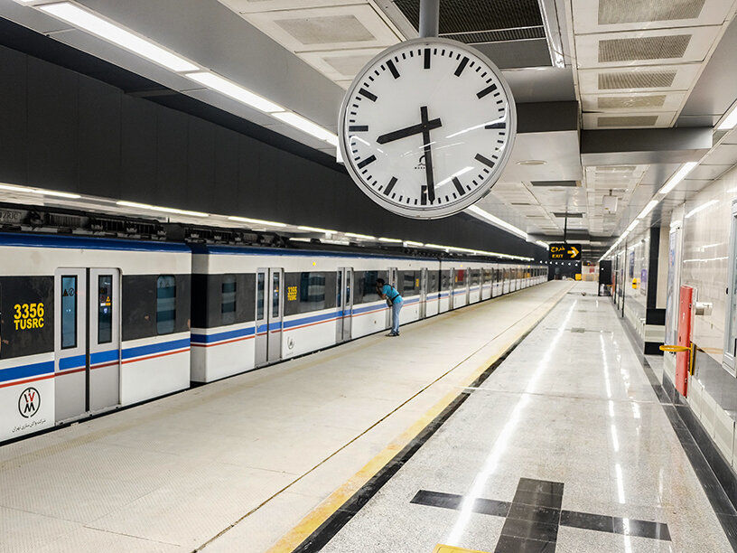 تصاویری پربازدید از متروی تهران که بحث‌برانگیز شد