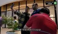 عکس یادگاری با اسطوره وزنه‌برداری در آزادی