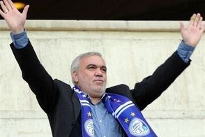 فتح‌الله‌زاده برای خرید بازیکن در اتاق را قفل می‌کرد!