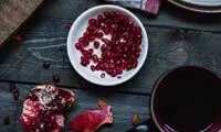  با این تکنیک ساده و سریع انار را باز کنید
