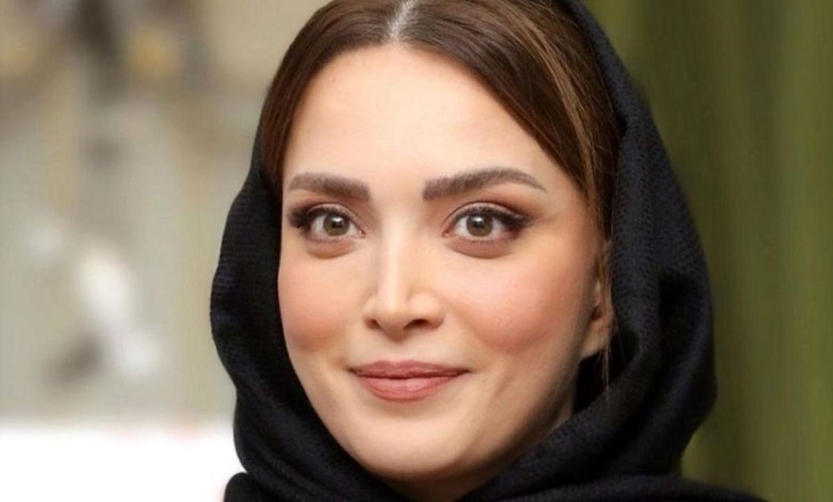   لحظه ورود بهنوش طباطبایی به نمایشگاه کتاب 