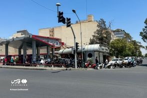 تصاویری از شلوغی پمپ‌بنزین‌ها در تهران