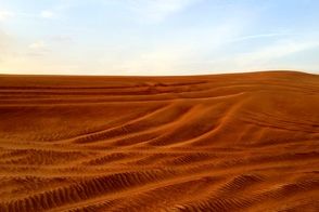 تصاویری خیره‌کننده از رنگ خاص صحرای عربستان