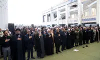 عکسی که از پسر پزشکیان در نماز جمعه شکار شد