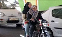 موتور سواری خانم چادری در خیابان‌های تهران!