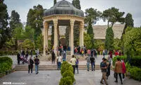 فیلمی از حرکت شاد گروهی از زنان و مردان در حافظیه 