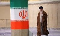 واکنش جالب رهبر انقلاب به هدیه‌ای که یک زن به ایشان داد