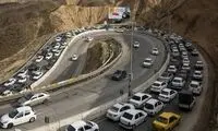 بارش برف در جاده چالوس، مسافران را غافلگیر کرد