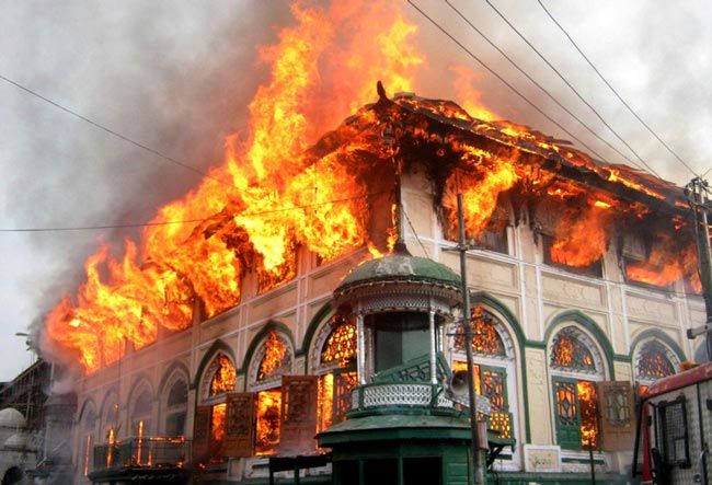 وقوع یک آتش‌سوزی هولناک در خیابان میرداماد 