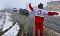 نجات معجزه‌آسای یک راننده گرفتار در برفِ رامیان