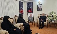 گریه سعید جلیلی بر روی لباس نظامی سردار سلامی