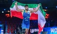 خوشحالی جالب کامران قاسم‌پور با پرچم ایران